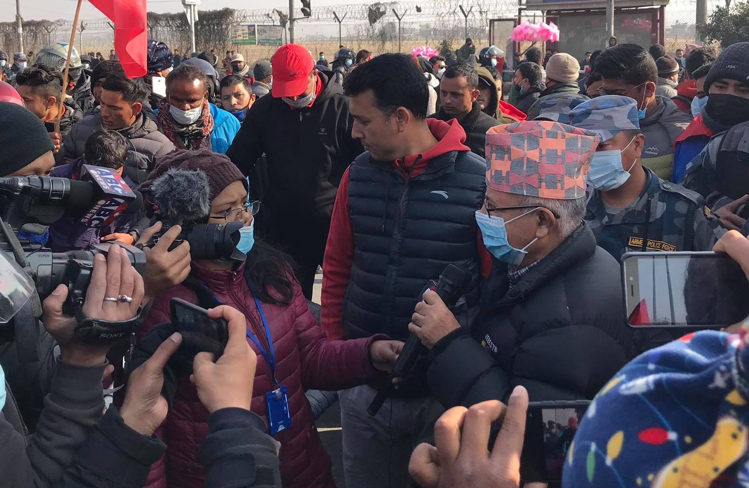 माफी माग्दै माधव नेपालले भने, 'संविधान नै मास्न खोजेपछि आमहडताल गर्न बाध्य भइयो' (भिडियोसहित)